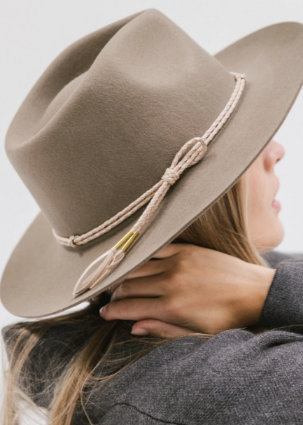 An ode to our western era, this hat and its lasso bands add a subtle touch of western with a classic modern feel. The Lasso Band is made of 100% genuine leather to add an elevated touch to your look.