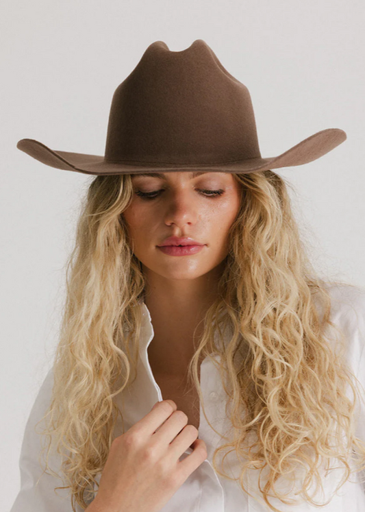 From coffee dates to country music festivals, the Teddy Cattleman Hat has you covered. With a true cattleman crown + wide western brim, this classic cowgirl hat is sure to stand out in a crowd.